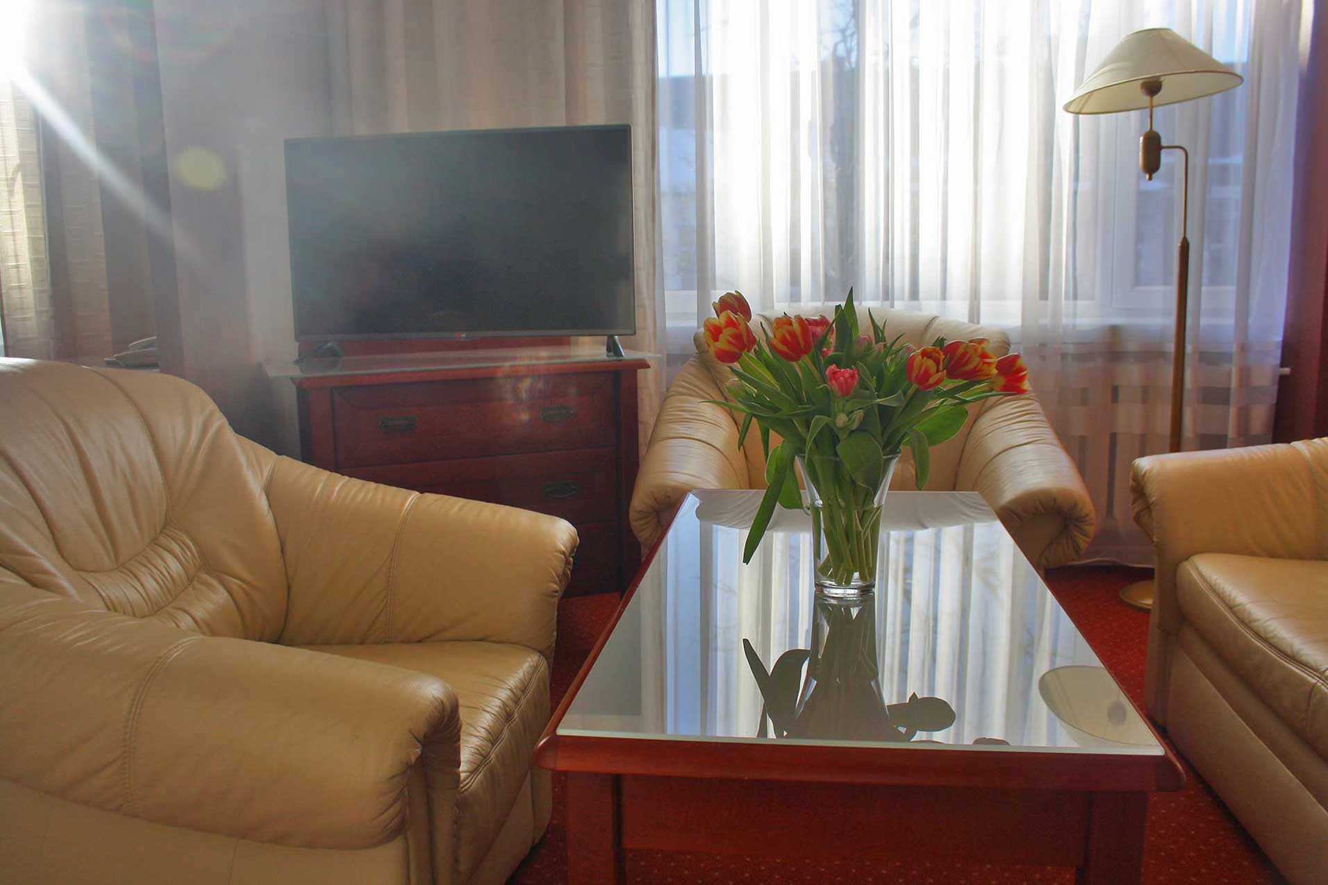 Hotel Suwałki huoneet majoitus ravintola konferenssi vapaa-aika Puolassa